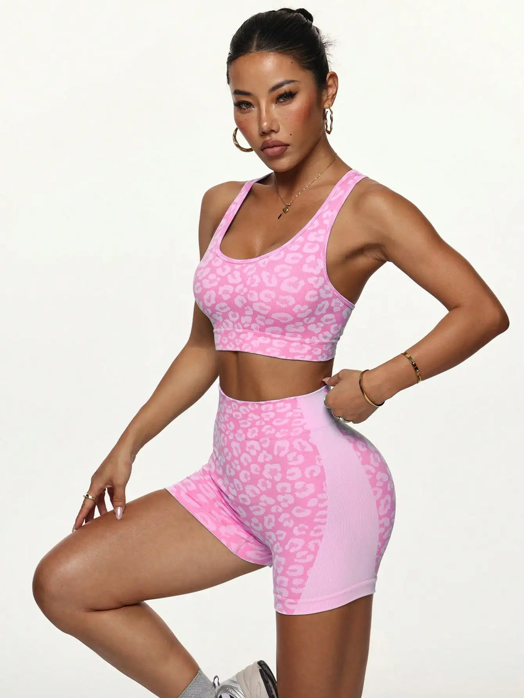 High waisted and belly hugging leopard print yoga set for women, lifting hips and tight fitting for external wear, running peach